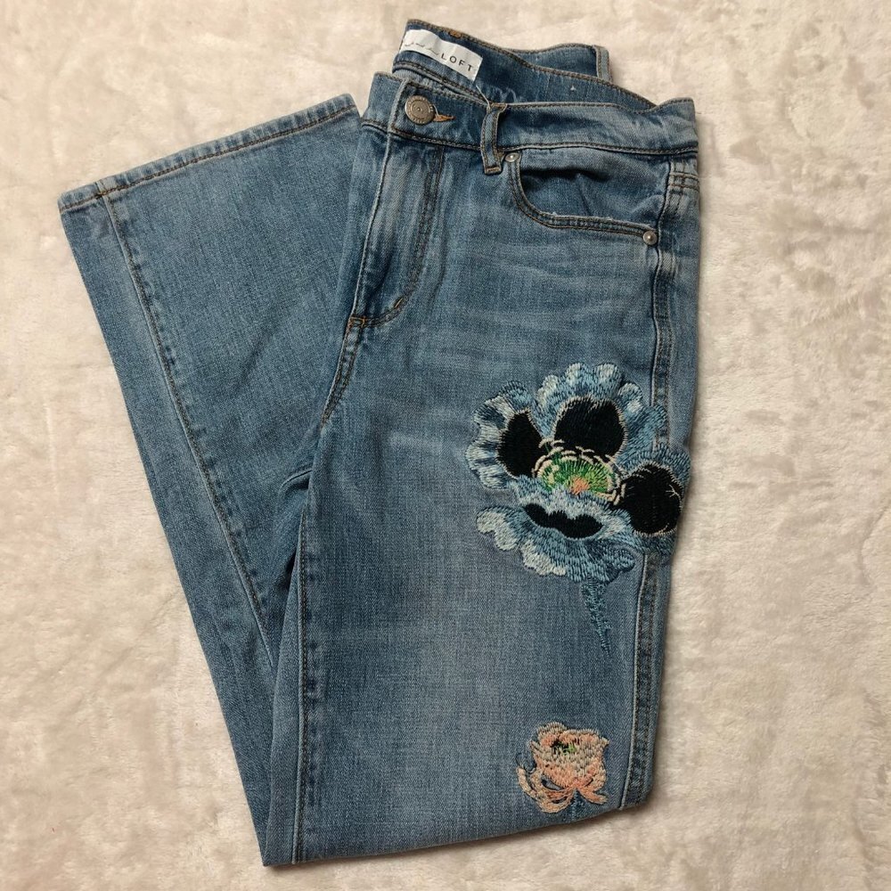 Loft Embroidered Flower Jeans Size 26